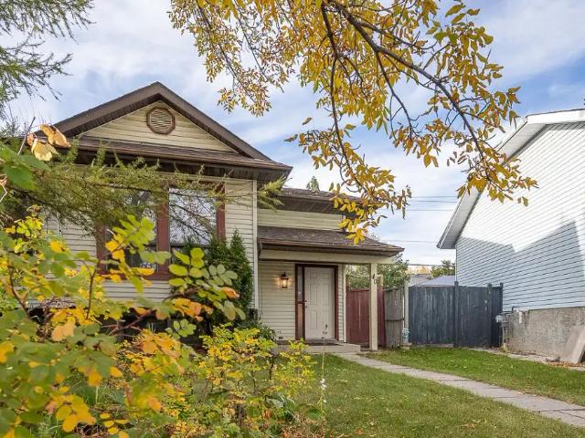 Welcome Home to McKenzie Lake! — 3 Bedrooms House