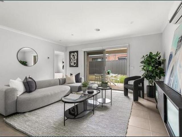 Welcome Home to Relaxed Luxury in Greenvale