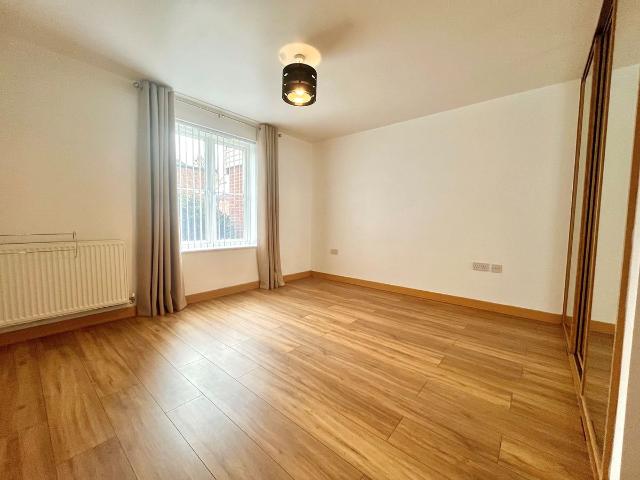Welcome Inn, London SE9, 1 bed flat to rent, £1,500 pcm | PrimeLocation