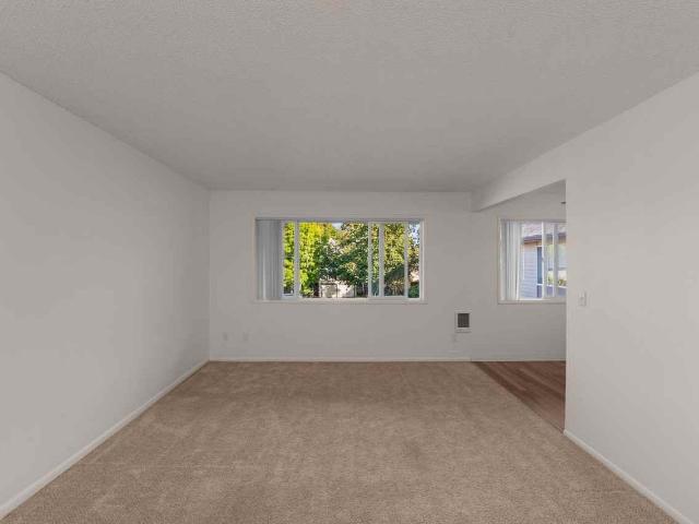 Welcome SE Portland Lovers! 2 Bedroom Apartment for Rent at 533 Se 27th Ave, Portland, OR 97214 Buckman