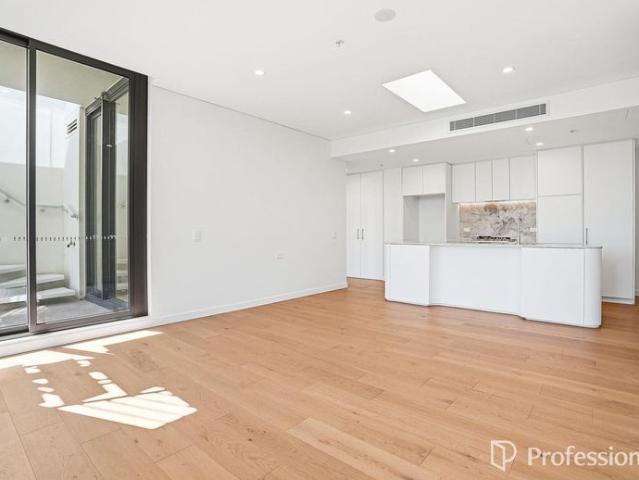 Welcome to BABYLON 3rd Level Apartment with Private Rooftop