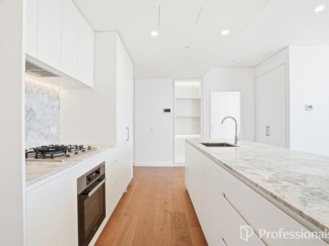 Welcome to BABYLON 3rd Level Apartment with Private Rooftop