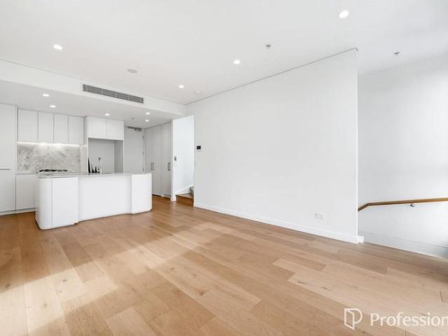 Welcome to BABYLON 3rd Level Apartment with Private Rooftop