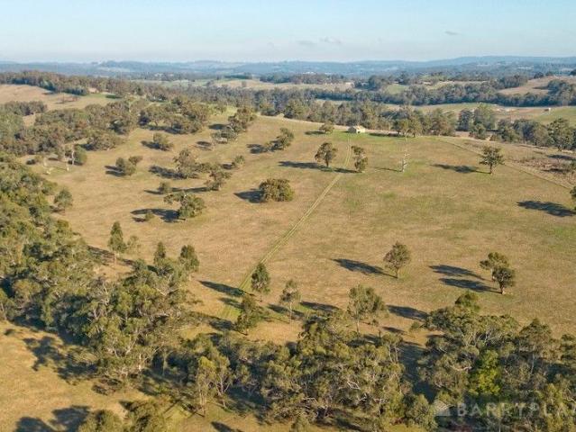 80 Acres of Serenity, Wildlife, Waterways & Magical Views Welcome to 'Carinya'!