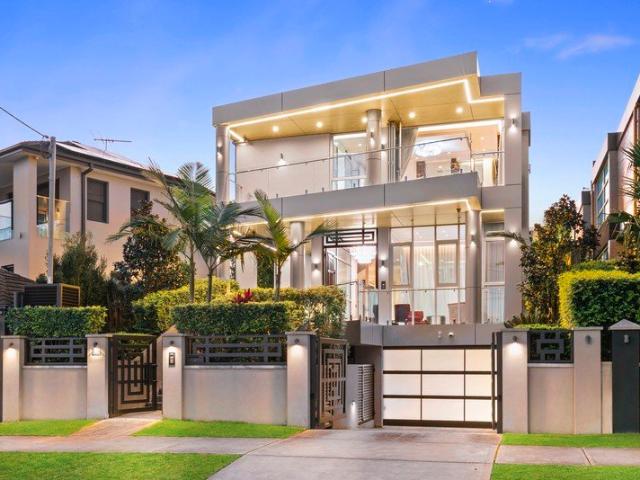 Welcome to Lumina Architectural Luxury with Spectacular Sydney Skyline & Water Views