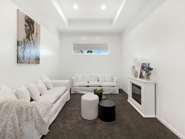 WELCOME TO LA PALMS � A STATEMENT OF ARCHITECURAL ELEGANCE OF 2.3 ACRES