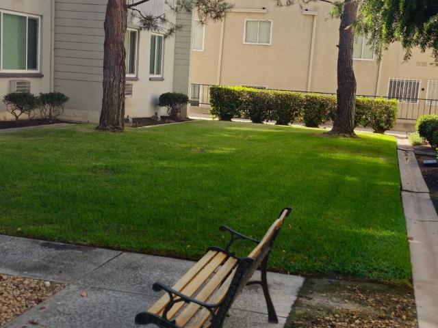 Welcome to La Villa Lake Apartments Studio Apartment for Rent at 1070 N Lake Ave, Pasadena, CA 91104