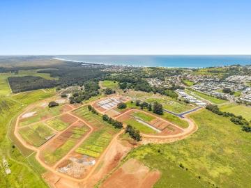 Welcome to Lennox Rise, a rare opportunity to create your own piece of paradise in a sublime coastal town close to everything