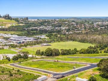 Welcome to Lennox Rise, a rare opportunity to create your own piece of paradise in a sublime coastal town close to everything