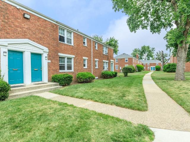Welcome to Red Oak Apartments in Hamilton, New Jersey. 2 Bedroom Apartment for Rent at 2300 S Broad St, Hamilton, NJ 08610