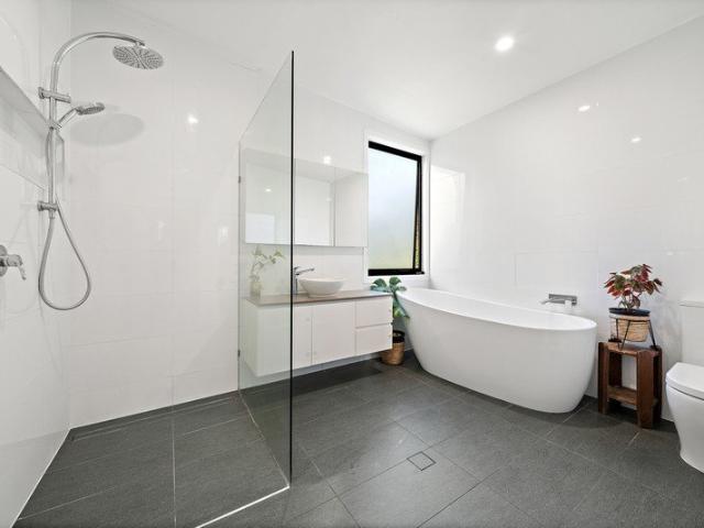 Welcome to 'Ronleigh', 84 Addison Street!