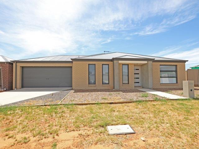Welcome to Spacious Family Home in Red Cliffs