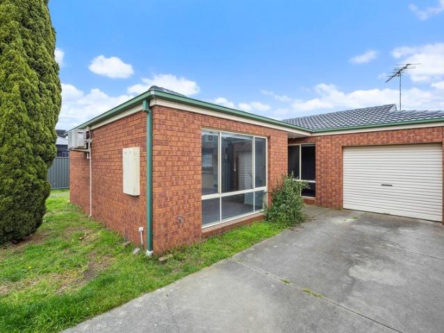 Welcome to this conveniently located 2 bedroom unit in Corio!