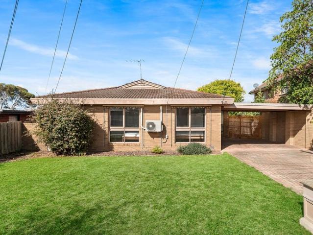 Welcome to this cosy Sanctuary in Melton! UTILITIES INCLUDED IN RENT!