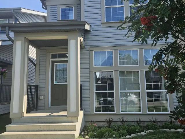 Welcome to this beautiful Secord 3 bedroom house with double detached garage