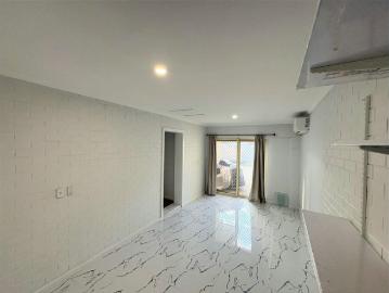Welcome to this Prestige Right in the Heart of Linden Park Opposite to Burnside Village Easy CBD Access