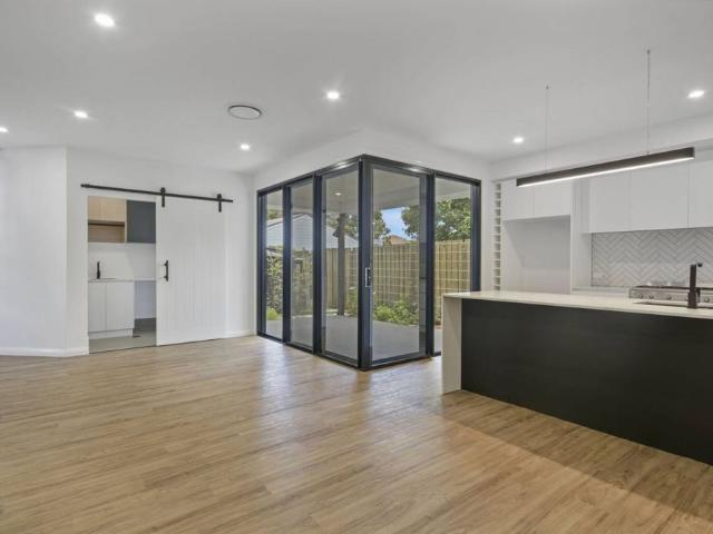 Welcome to Unit 5, 13 Perth Street – a beautifully designed townhouse positioned in one of Rangeville’s most desirable pockets