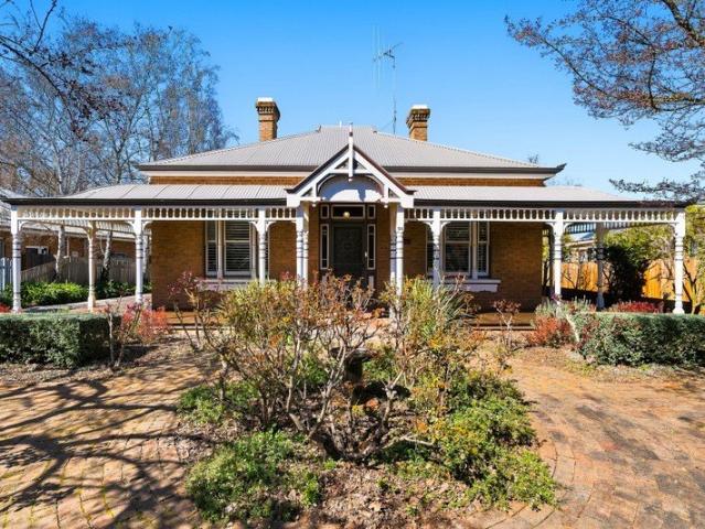 Welcome to 'Villa Maria' 56 Sale Street, Orange