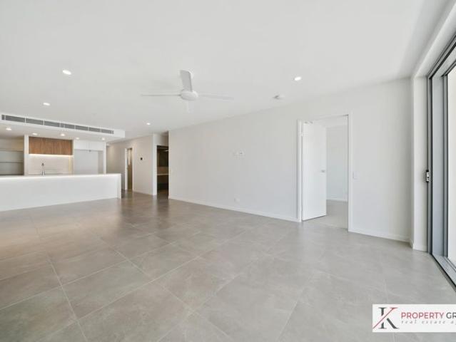 Welcome to your dream riverfront lifestyle at 16/139 Bradman Avenue!