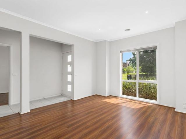 Welcome to your dream townhouse in Point Cook!