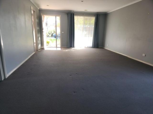 Welcome to your ideal rental home in Lakeside!