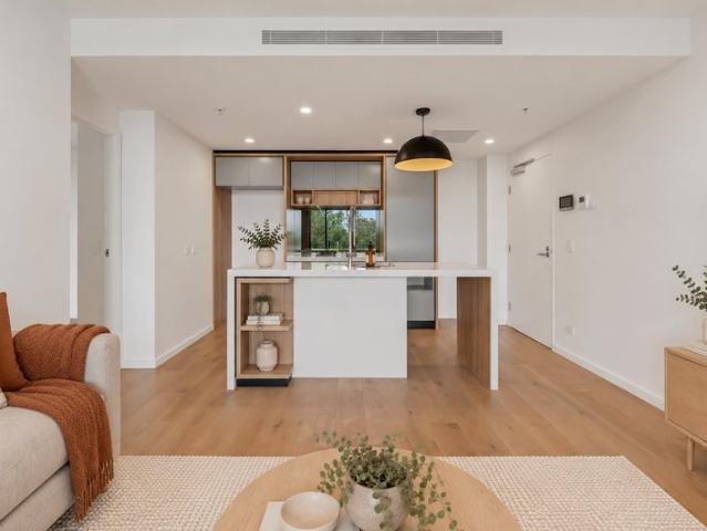 Welcome to Your New Home in the Heart of Woolloongabba, Where Modern Living Meets Unparalleled Convenience!