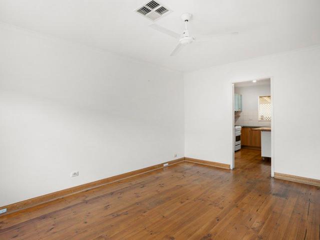 Welcome To Your New Place, A Stylish Low Maintenance Homette Tucked Away in a Quiet Community