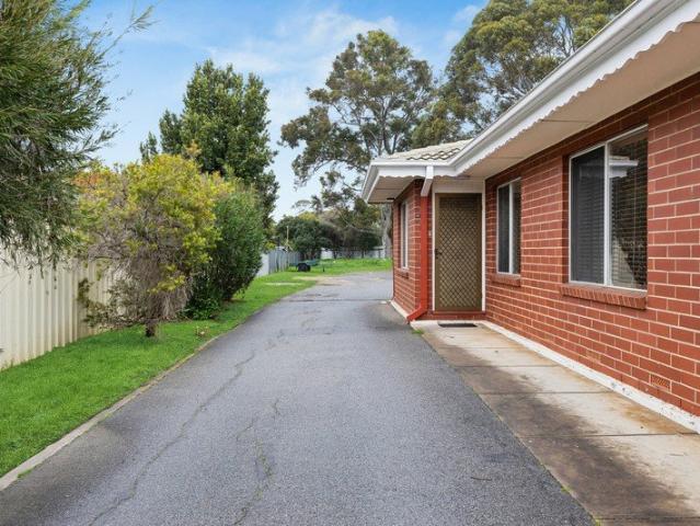Welcome To Your New Place, A Stylish Low Maintenance Homette Tucked Away in a Quiet Community