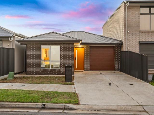 Welcome To Your New Place, A Wonderful & Welcoming Courtyard in Adelaide's West!