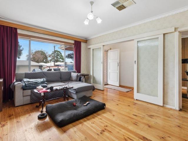 Welcome To Your New Place, Endless Options Await in Splendid Salisbury East!