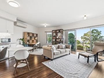 Welcome To Your New Place, Stylish Apartment Living Awaits in Sensational St Clair!