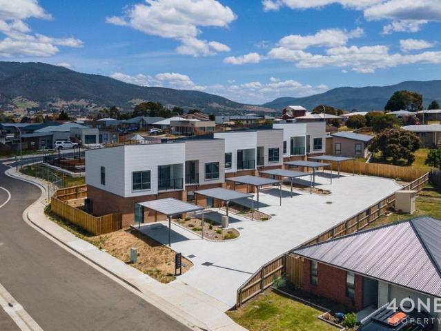 Welcome to your next chapter in comfortable townhouse living!