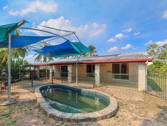 WELCOME TO YOUR ULTIMATE TROPICAL RETREAT!