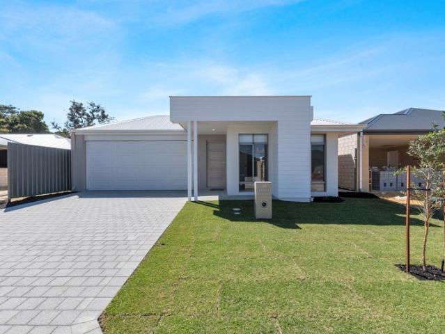 Welcome to 14 Esperia Street, Baldivis Modern 4 bedroom house