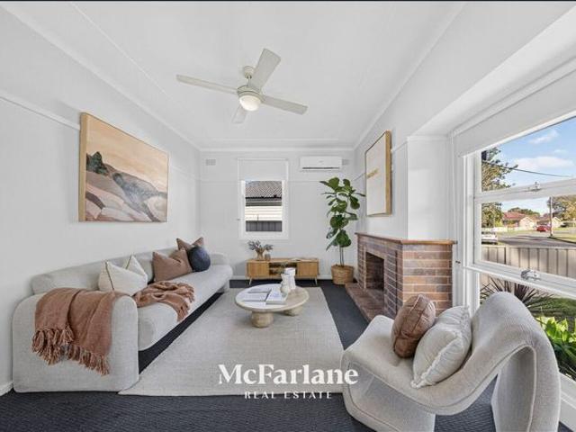 Welcome to 15 Oakland Street, Glendale