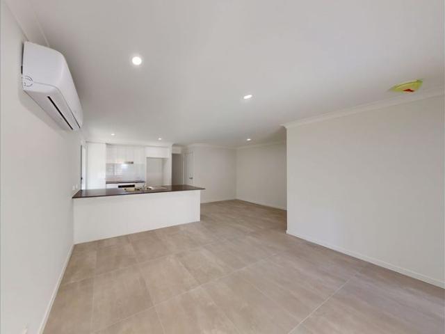 Welcome to 1/5 Savannah Court, North Ipswich a spacious and well maintained duplex