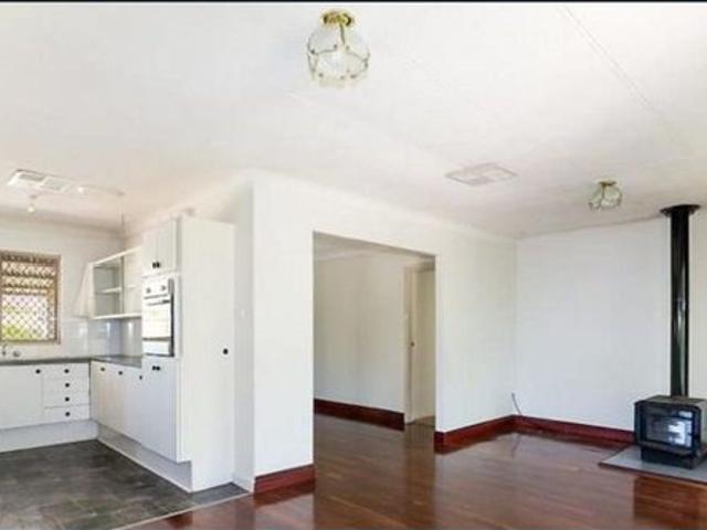 Welcome to 19 Park Road, Mandurah where convenience meets comfort!