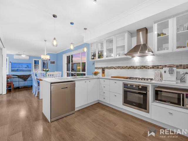 Welcome to 19 Peppercress Street – Comfort, Sustainability & a Parkside Lifestyle!