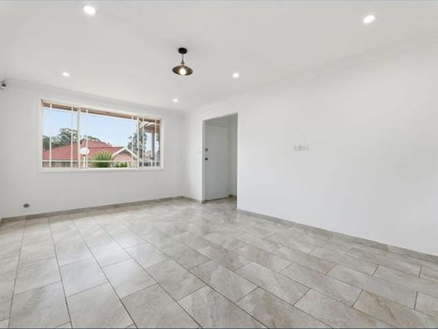 Welcome to 27 Haywood Close, Wetherill Park!