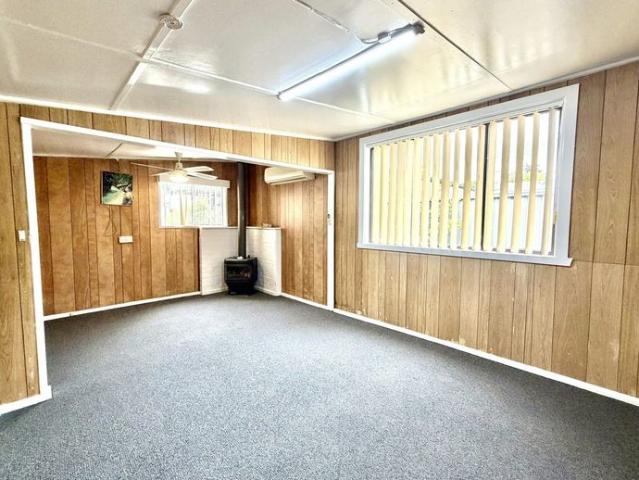 Welcome to 27 Jubilee Avenue, Orange