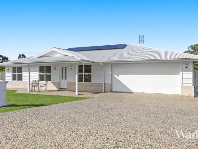 Welcome to 20 Sunshine Court a modern, spacious new build in a quiet, exclusive street now awaiting its new owners!