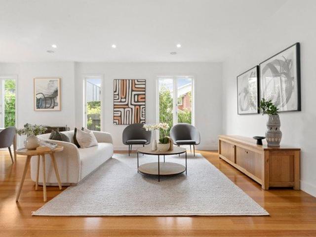 Welcome to 2 Hazeldine Road, Glen Iris!