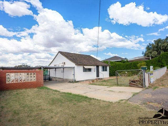 Welcome to 30 Lorna Street $480 with the water and electricity included
