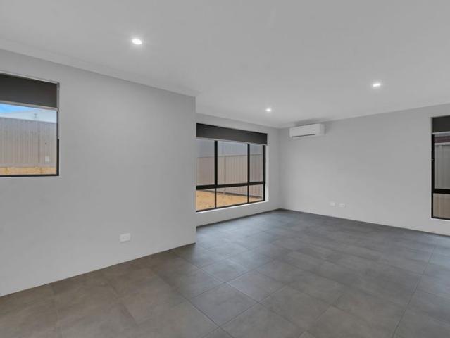 Welcome to 31 Sunglow Street, Karnup a stunning 5 bedroom, 2 bathroom
