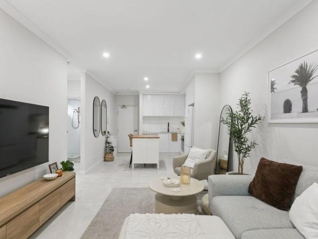 Welcome to 3 / 21 Kyarra Street, Innaloo