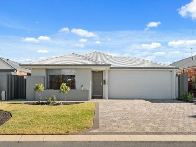 Welcome to 7 Relucent Way, Baldivis a stunning 3 bedroom, 2 bathroom house