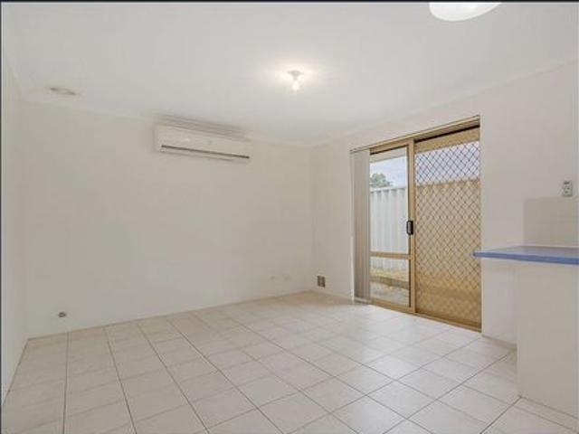 WELCOME 4 X 2 PARMELIA HOME With Large Back Yard
