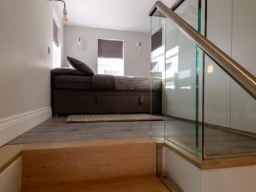 Welcoming 1 bedroom flat in well linked Hampstead Has an Apartment
