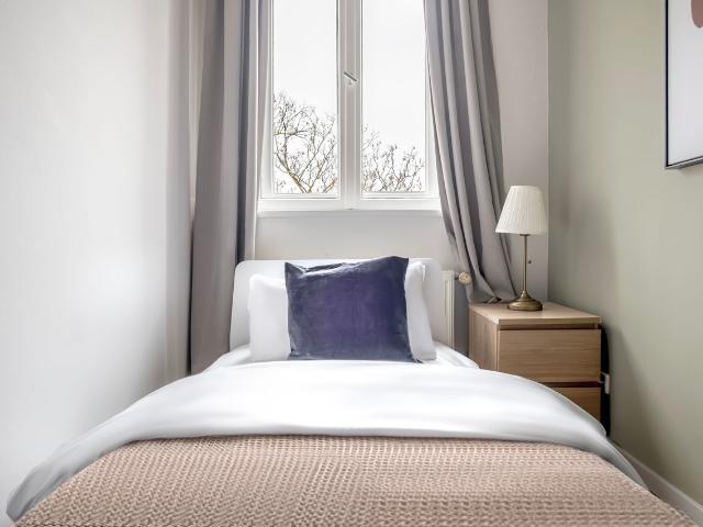 Welcoming 2 Bedroom Apartment in Charlottenburg, Berlin Amsterdam Apartments for Rent