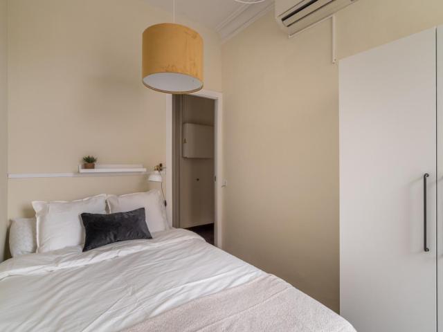 Welcoming double bedroom in Diagonal station